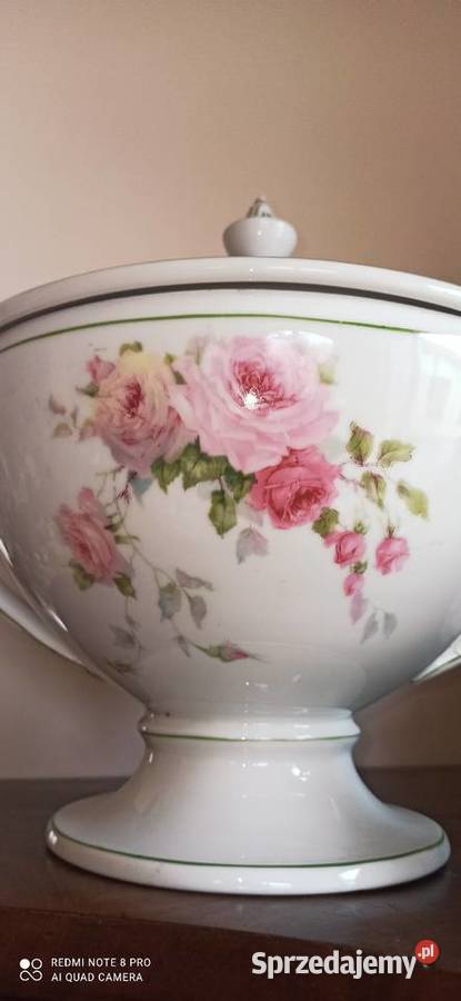 Waza Art Deco na stopie z pokrywką
Sygnowana Porcelana i szkło sprzedam