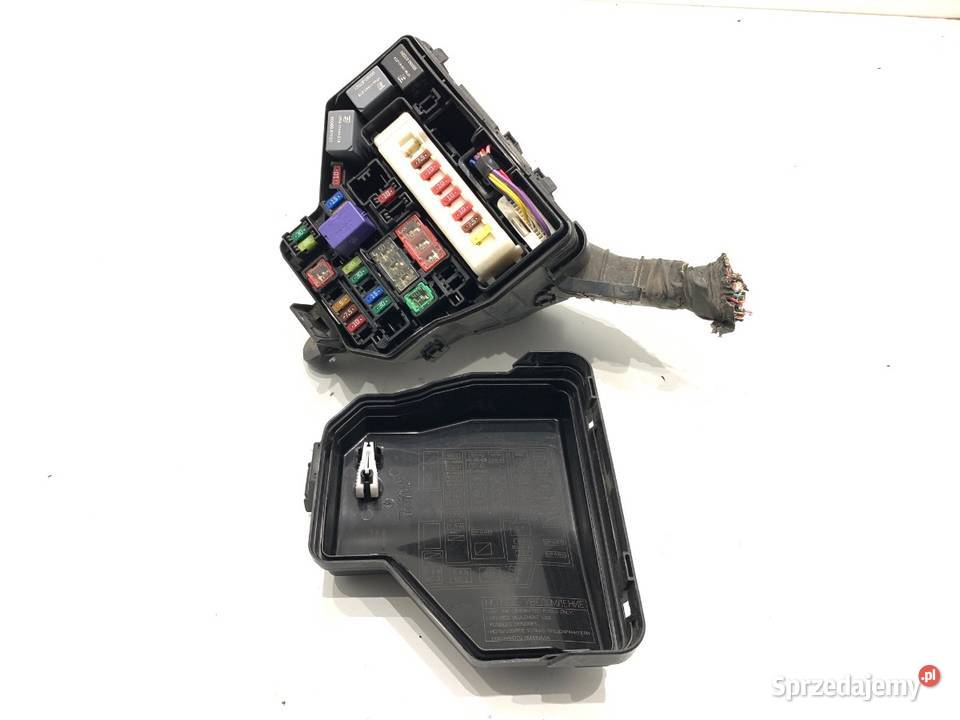 SKRZYNKA BEZPIECZNIKÓW TOYOTA YARIS III podkarpackie