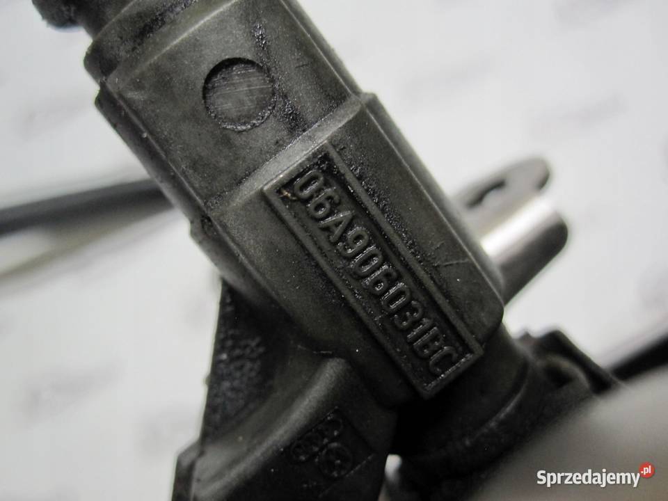 Audi TT 18 T 01r 224 listwa wtryskowa 06A133681E