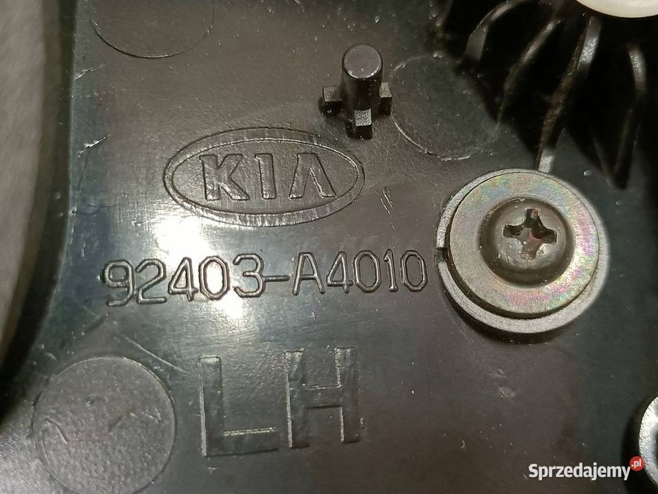 KIA CARENS IV LAMPA W KLAPĘ LEWY TYŁ 92403A4010 Pleszew