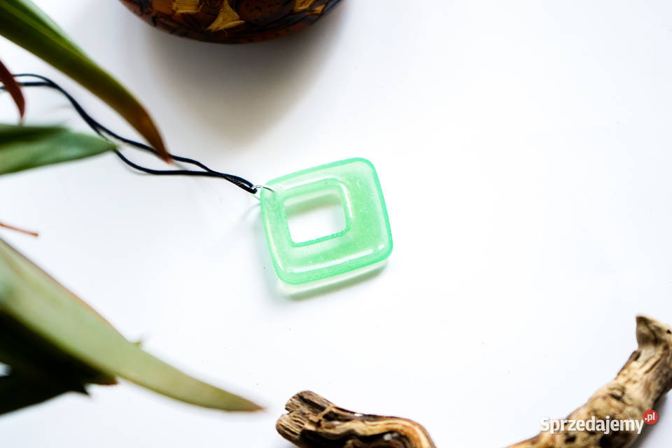 Duży zielony wisiorek świecący w ciemności i w Naszyjniki Warszawa