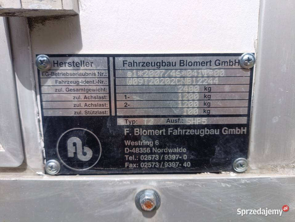 Dwuosiowa przyczepa koni Blomert 2012r Stan Do przewozu koni Pelnik