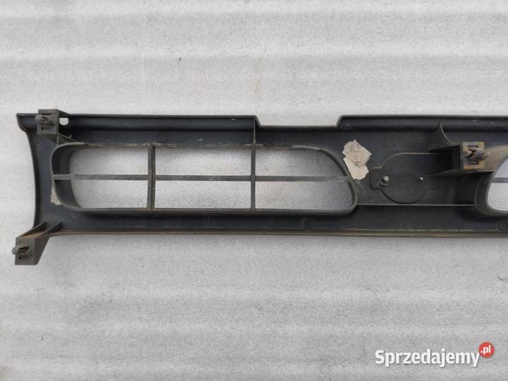 Atrapa Grill Kratka Nissan Terrano II