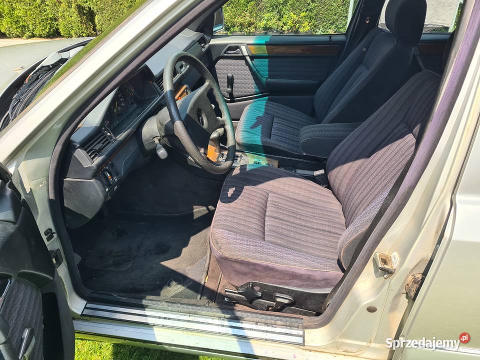 Mercedes W124 1986 300E baza do renowacji srebrny W124