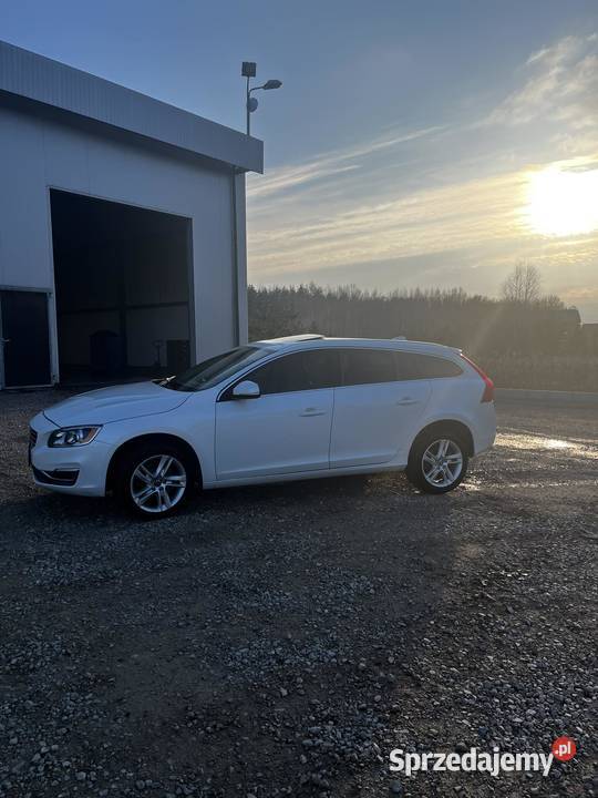 VOLVO V60 T5 25 BENZYNA 2015R 2497cm3 Łuków
