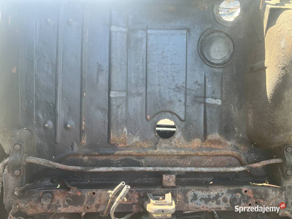 Mercedes W115 W114 podłoga bagażnika pas belka Piastów