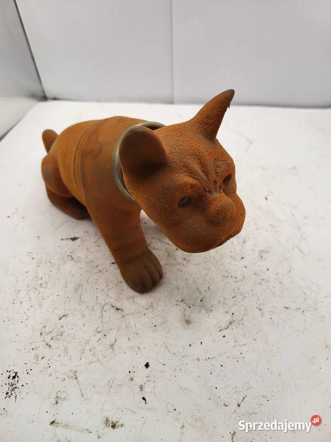 PIESEK BOKSER KIWAJĄCY PRL AUTO NA TYLNĄ PÓŁKĘ