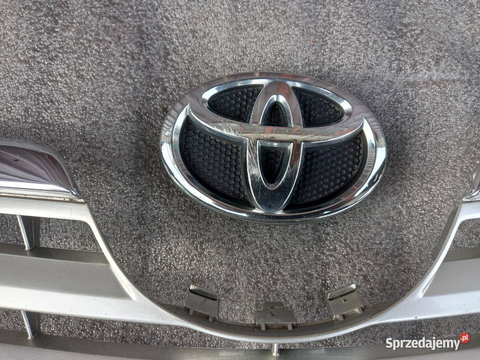 Toyota Avensis Lift atrapa kratka logo zderzaka Bukownica