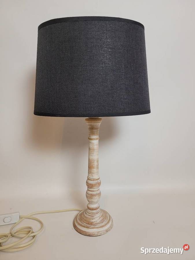 Lampka nocna z drewnianą podstawą Białogard