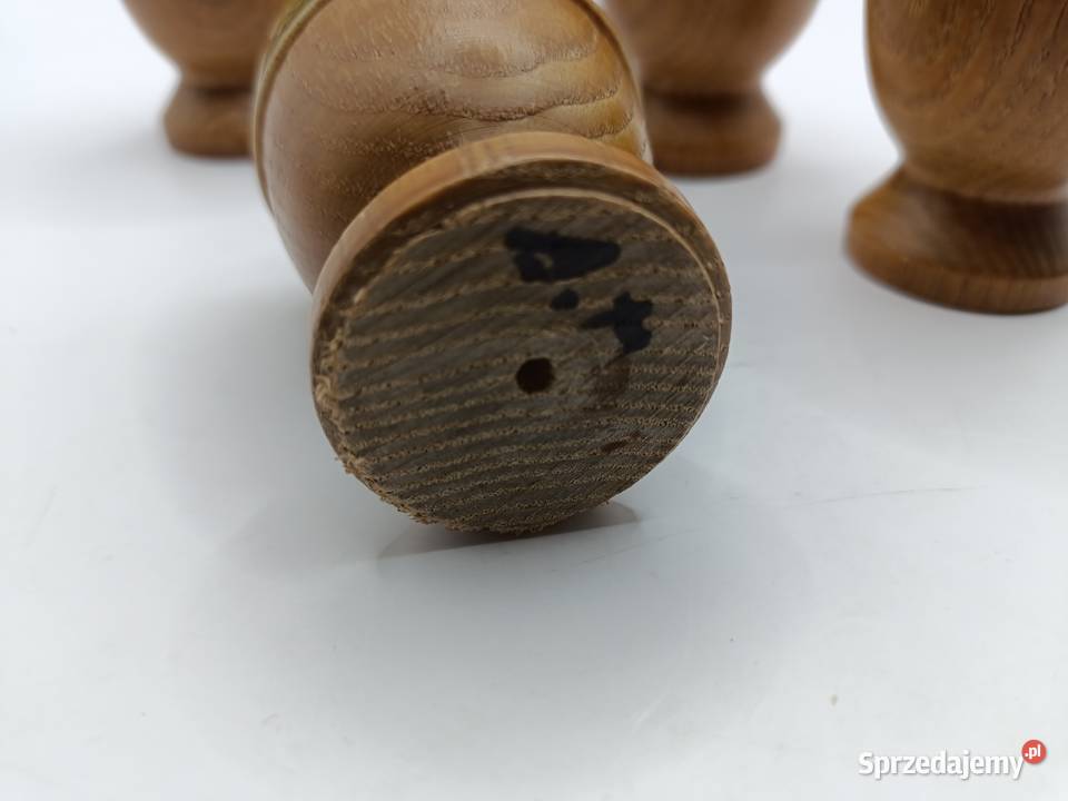 Cztery kieliszki do jajek porcelana i drewno Zamość