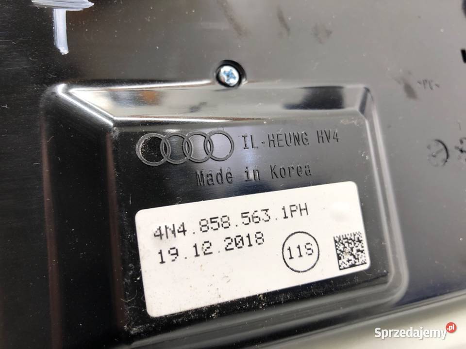 LAMPKA OŚWIETLENIE PODSUFITKI LUSTERKO AUDI A8