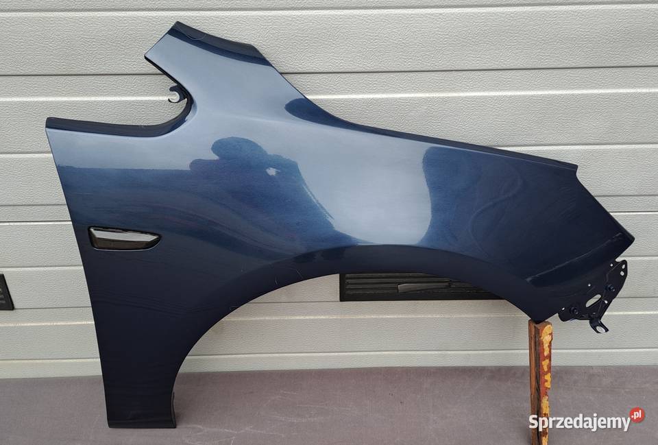 Błotnik prawy przód Opel Astra J 0915 Z22A Błotniki