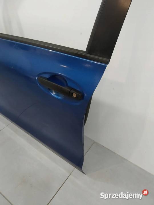 DRZWI LEWE PRZÓD 8T0 Toyota Yaris II 20052011