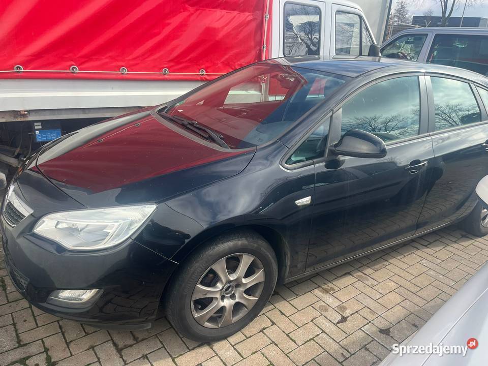 Astra 2011 Rok produkcji 2011 Starogard Gdański sprzedam