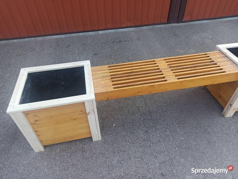 Drewniana donica ogrodowa z siedziskiem Skierdy