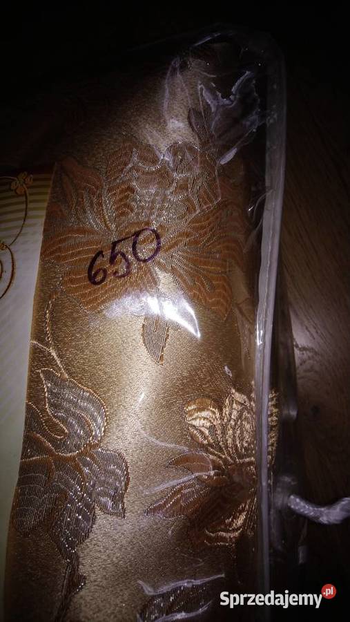 Dekoracyjna królewska narzuta z poduszkami na