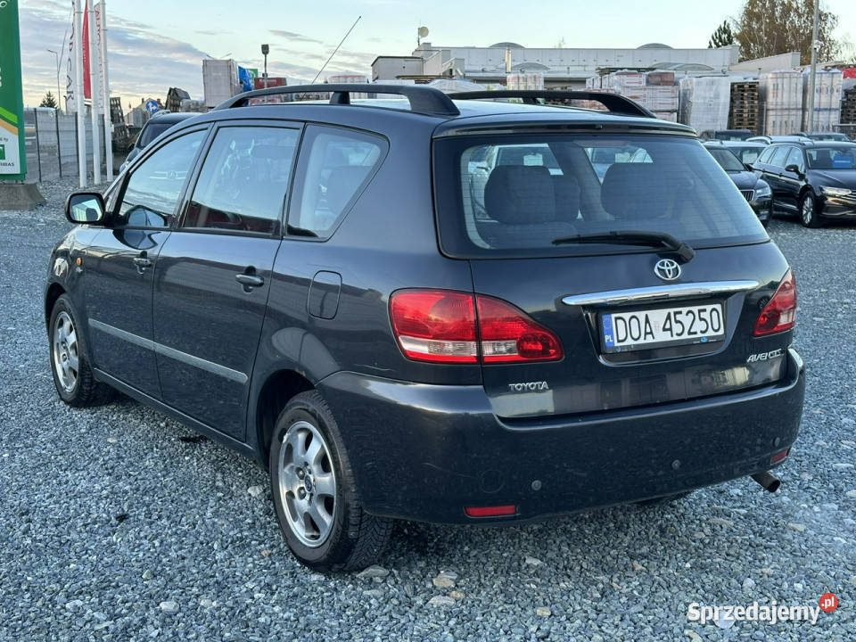 Toyota Avensis Verso 20 D4D 116 2001r 6 osobowa