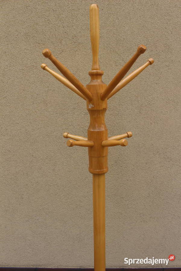 stary drewniany wieszak