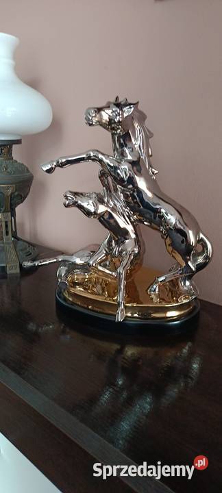 Figura porcelanowa koni Tarnów