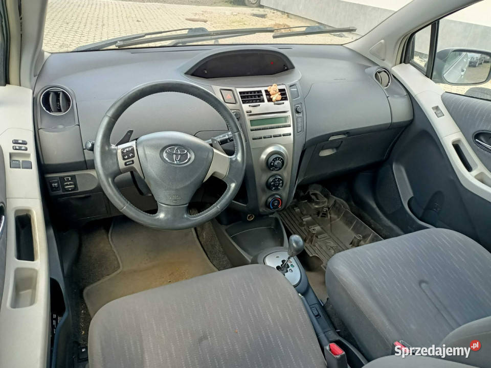Toyota Yaris Toyota Yaris 13 09r Półautomat II srebrny małopolskie Tarnów