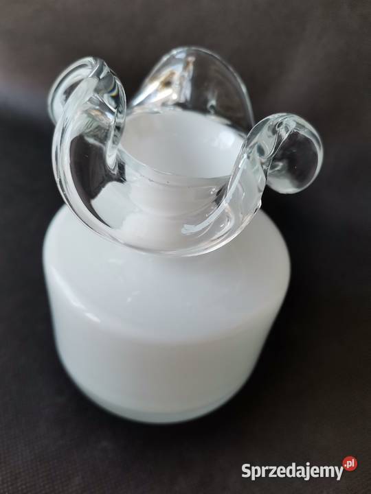 Stary biały wazon z falbanką huta Tarnowiec proj Porcelana i szkło Katowice sprzedam