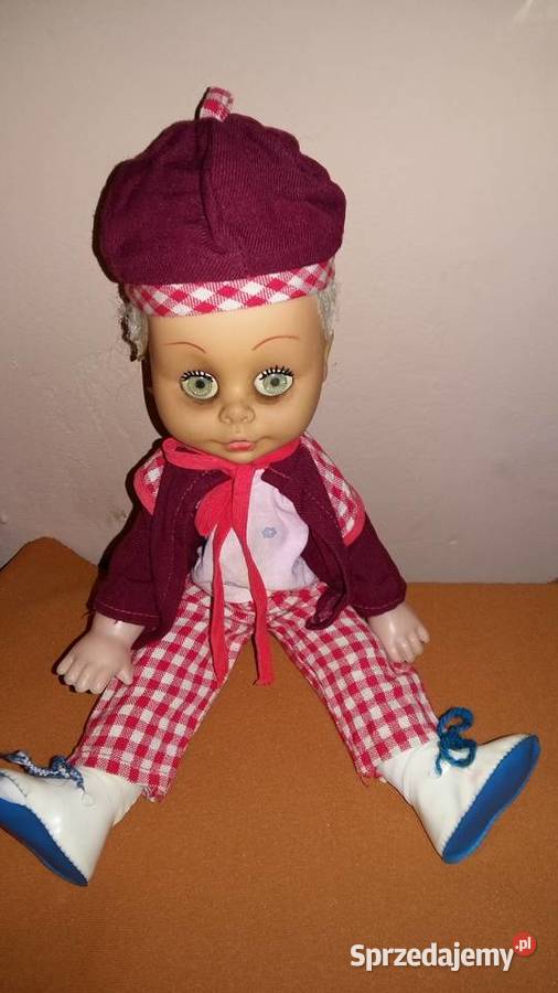 Lalka blondynka z warkoczem w ubrankuLala z PRL Łódź
