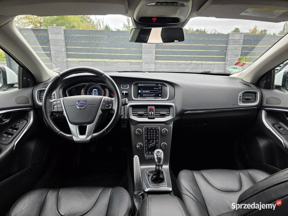 Volvo V40 SUMMUM bezwypadkowy serwisie asystent pasa ruchu Czarnków