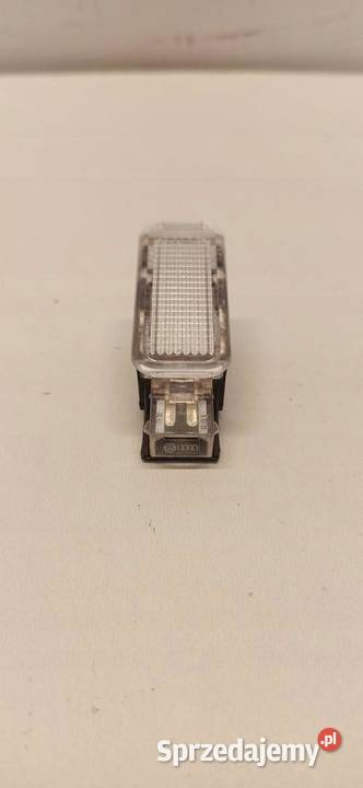 AUDI A7 4G LAMPKA KABINY 4B0947415A osobowe sprzedam