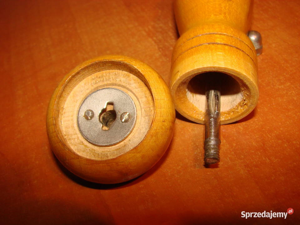 Bielsko drewnainy młynek do pieprzu PRL Pozostałe sprzedam