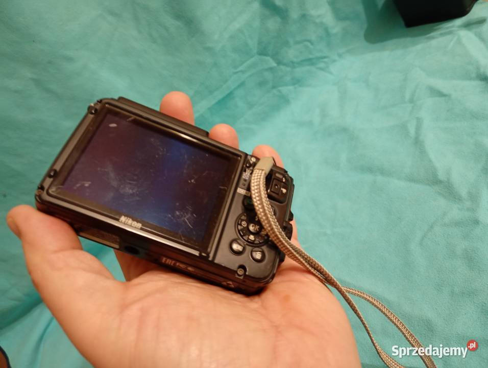 Nikon Coolpix AW130 Obowiązkowe wyposażenie na Katowice sprzedam