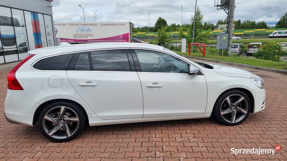 20 D3 136 5 Cylindrowy R DESIGN 2xKoła Czujniki gniazdo AUX Motoryzacja