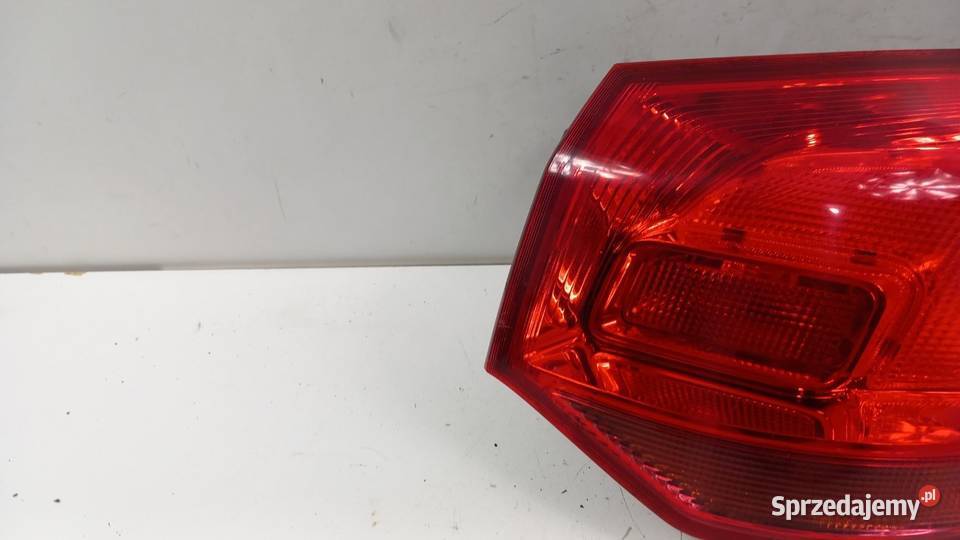 OPEL ASTRA J KOMBI LAMPA TYŁ PRAWA Oświetlenie Zbierkowo