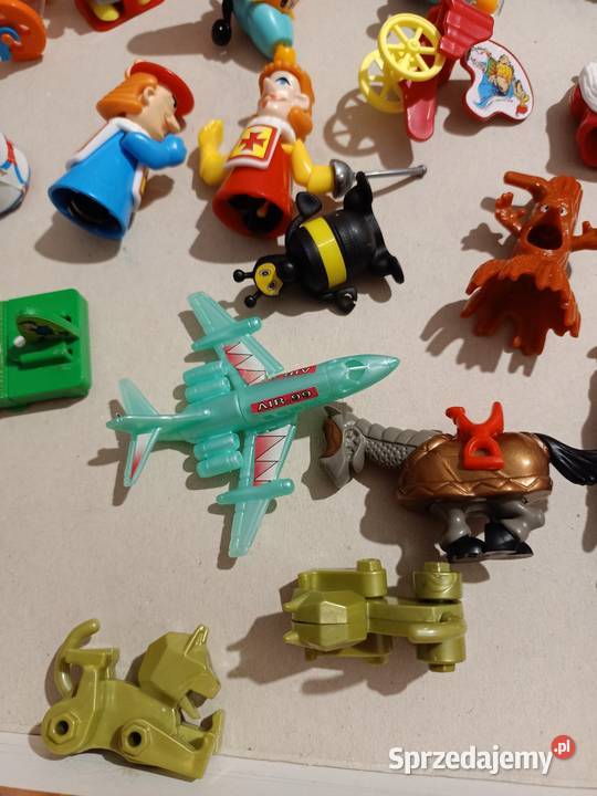 Kinder niespodzianki i inne figurki Plastik Poznań sprzedam