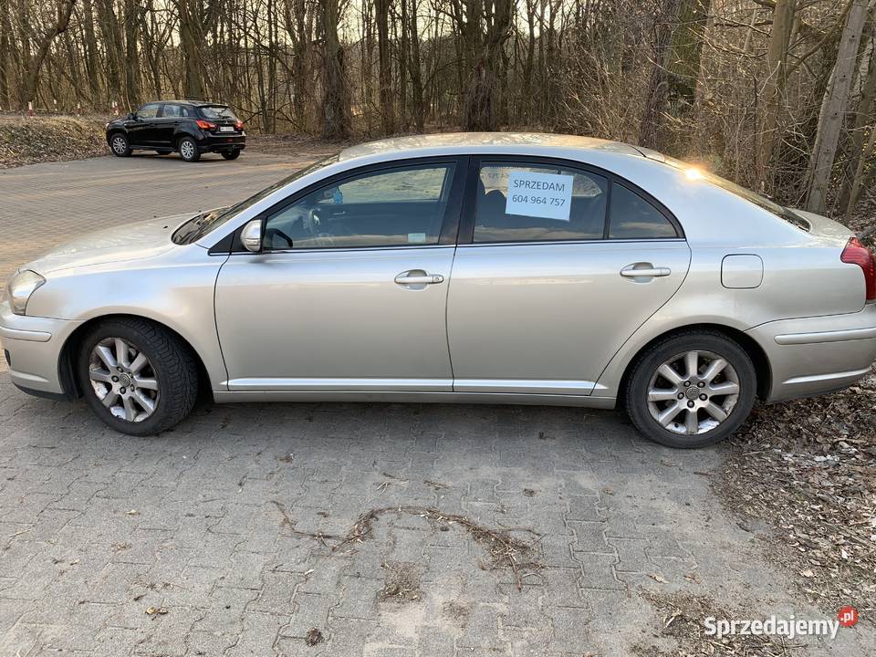 Sprzedam auto Toyota Avensis II gen liftingu srebrny sprzedam