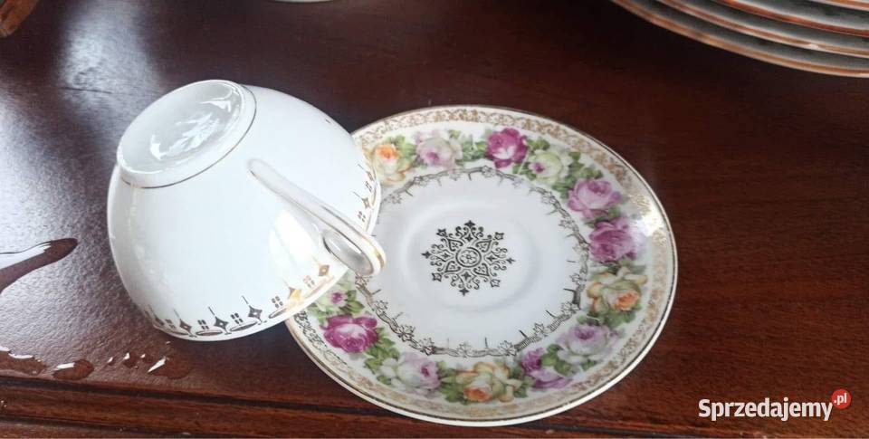 Filiżanka na spodku Przepiękny dekor rożyczek na