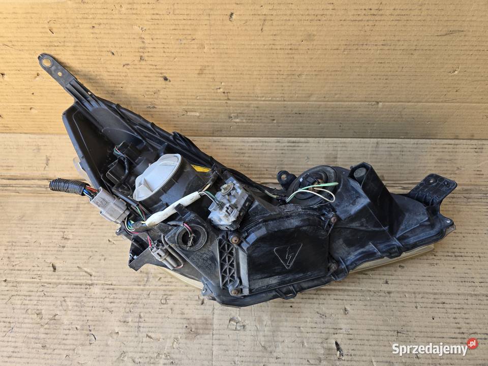 Subaru Outback IV BR lampa reflektor przód xenon