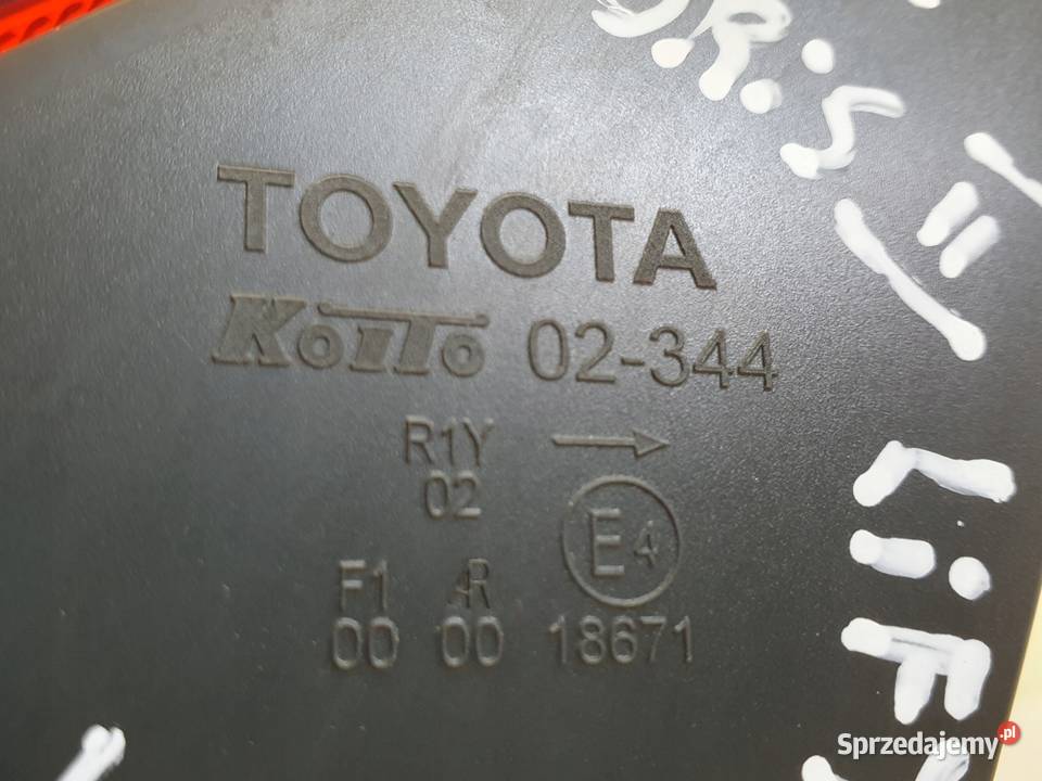Toyota Auris II lift HB TYLNA LAMPA LEWA lewy Lampy tylne Janów sprzedam