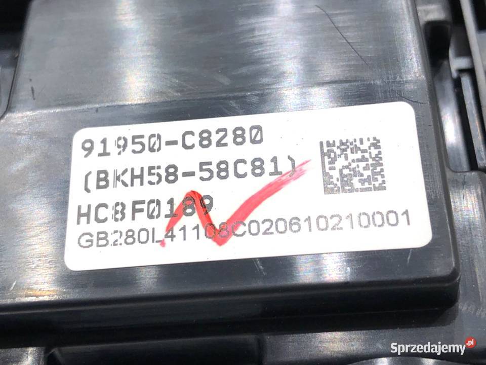 SKRZYNKA BEZPIECZNIKÓW HYUNDAI i20 II 91950C8280 osobowe Skrzynki bezpieczników