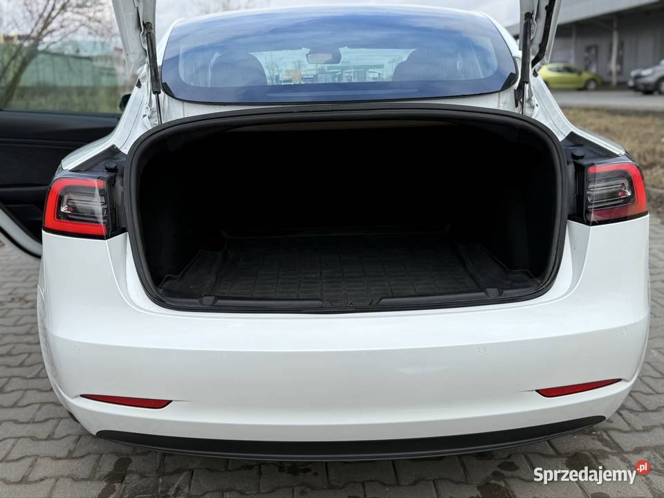 Tesla 3 wersja europejska VAT marża Warszawa