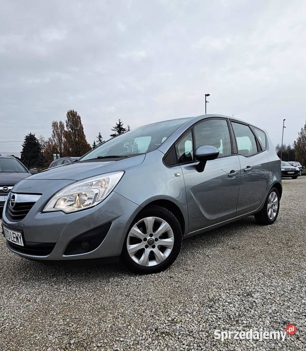 Opel Meriva 14 B prowadzi się nowe auto Kutno