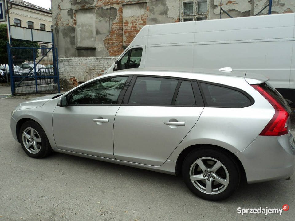 Volvo V60 sprzedam ładne VOLVO V60 16 B 150 STAN immobilizer lubelskie Lublin