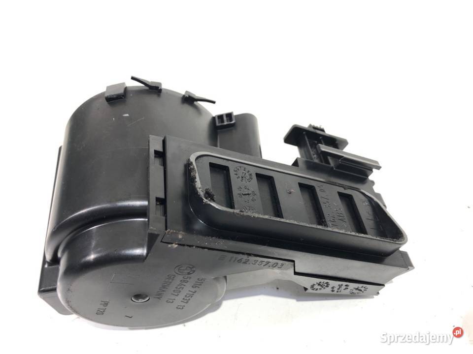 UCHWYT NA NAPOJE BMW E90 7153713 0412