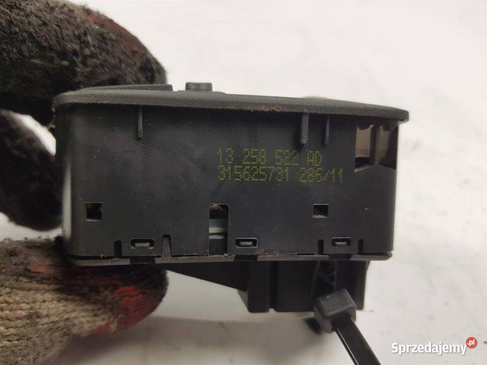 PRZYCISK OPEL CORSA D 13258522 osobowe Lipno