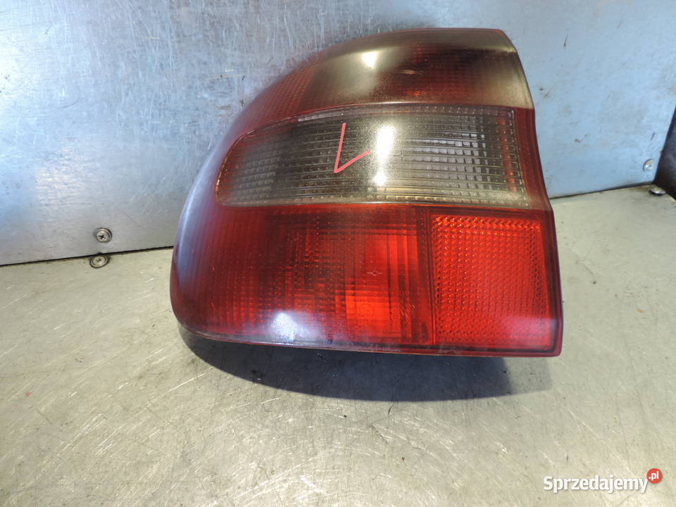 VOLVO V40 I LAMPA LEWY TYŁ osobowe Nowy Sącz