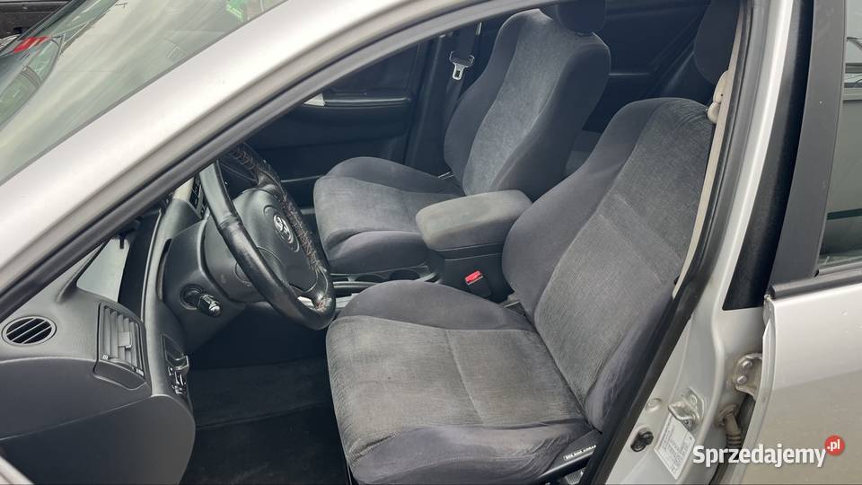 Toyota corolla w super stanie srebrny Wieliczka