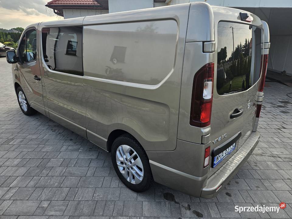 Vivaro brygadówka niski przebieg jeden Rok produkcji 2016 Radom sprzedam