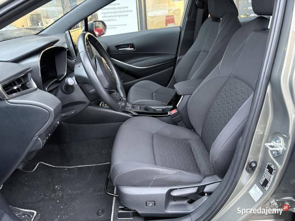 Toyota Corolla 2022r Salon Niski przebieg Warszawa sprzedam