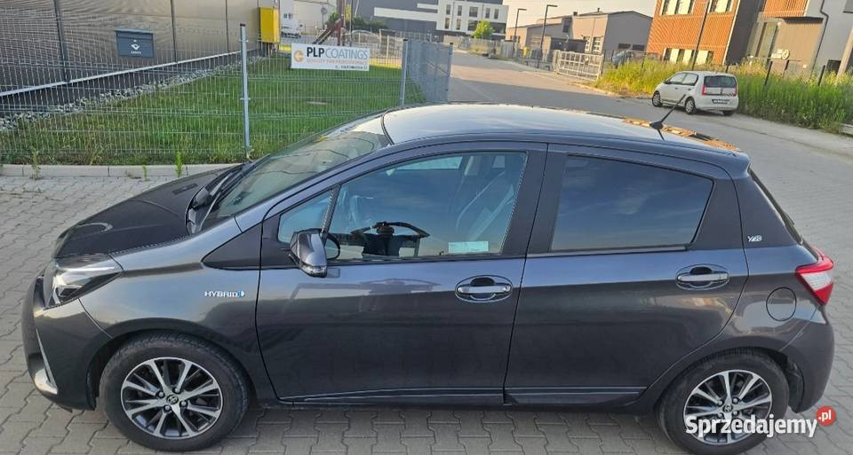 Zadbana Toyota Yaris Hybrid 100 Premium sprzedam