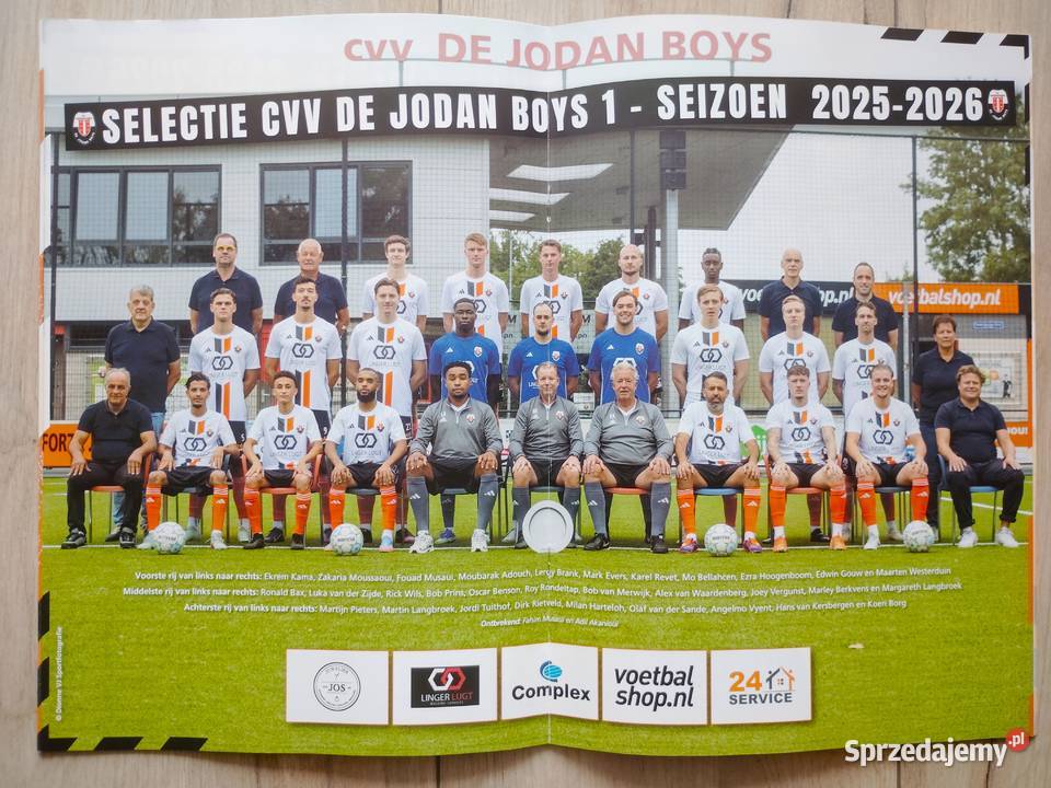 Magazyny piłkarskie CVV de Jodan Sports i Czasopisma Wronki
