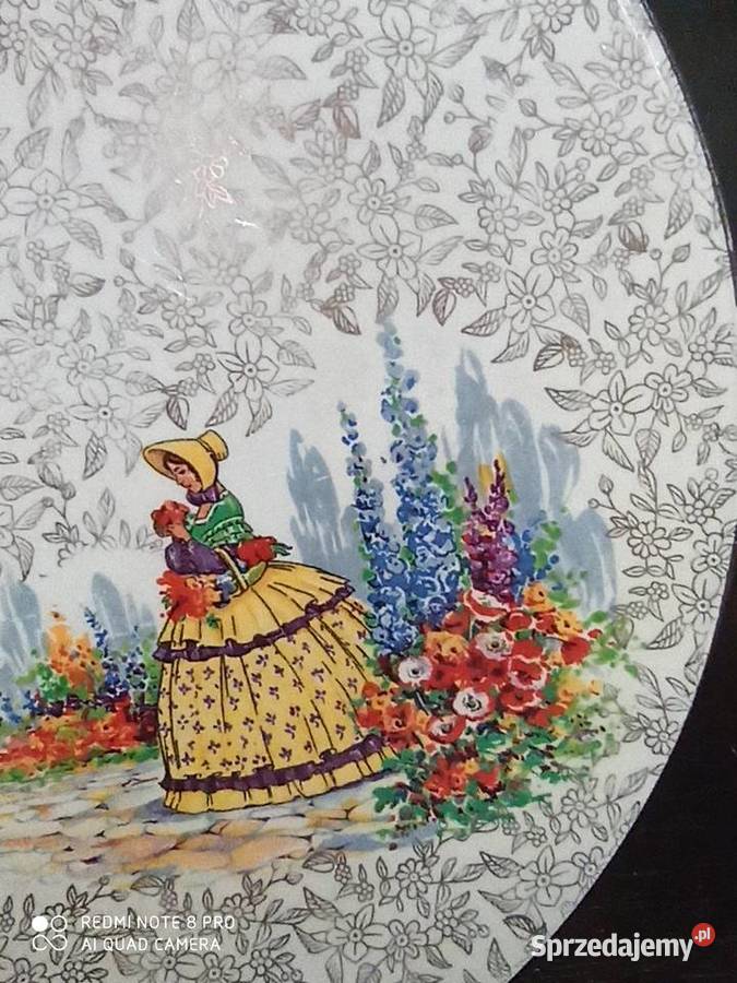 Dama w ogrodzie wśród ostróżek Empire Ware Gdańsk